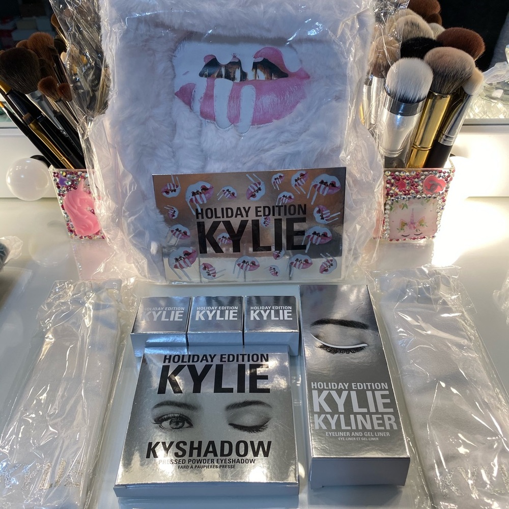 Kylie Holiday Collection sold on FB